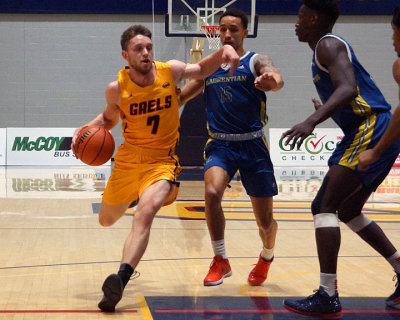 Queen's vs Laurentian 06678 copy.jpg