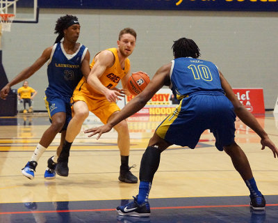 Queen's vs Laurentian 06712 copy.jpg