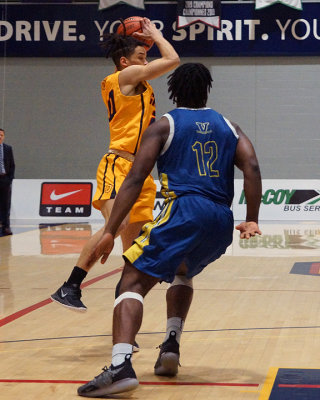 Queen's vs Laurentian 06716 copy.jpg