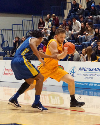 Queen's vs Laurentian 06732 copy.jpg