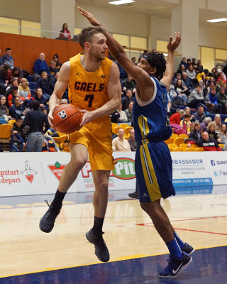 Queen's vs Laurentian 06867 copy.jpg
