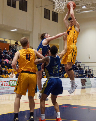 Queen's vs Laurentian 07017 copy.jpg