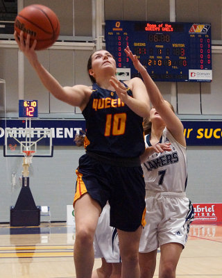 Queen's vs Nipissing 07109 copy.jpg