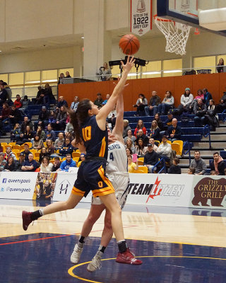 Queen's vs Nipissing 07330 copy.jpg
