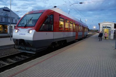 _DSC5233-Airport-Train.jpg