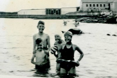001-Colin,-Lorna,-Harold-and-Margaret-White-1950s.jpg