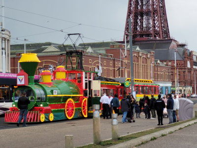 Blackpool Train 733 + 734 (1962) @Central Promenade