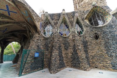 colonia_guell_crypt