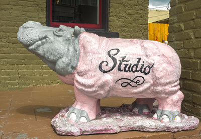 Salon Hippo after a makeover (and second half of the duo in front of the salon)