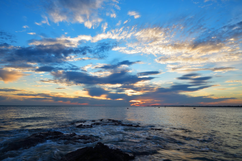 Wide shot of the developing sunset.
