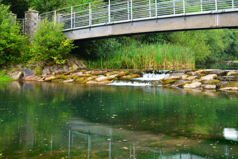 Footbridge over the weir, September 2021.