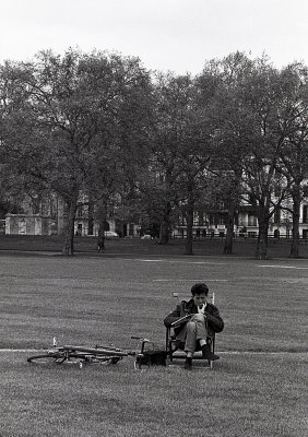 Man Reading in London 198 2066.jpg