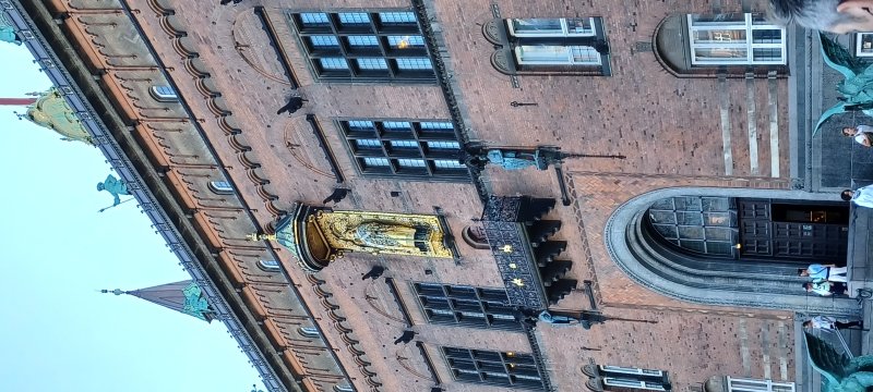 Radhus in Radhuspladsen with Absalon relief