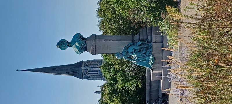 Monument in memory of Princess Marie and her efforts for sailors and their widows