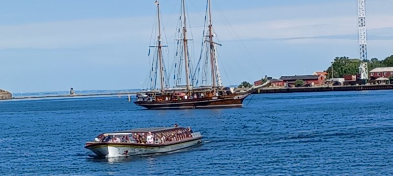 Pirate ship and tour boat in the Bay