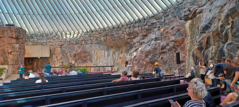 The Suomalainen brothers won an architectural competition to design the church and had considered the idea of rock walls