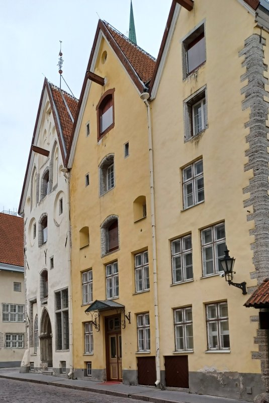 Three Sisters Buildings are textbook examples of a merchant home, warehouse, office from the Hanseatic Golden Age