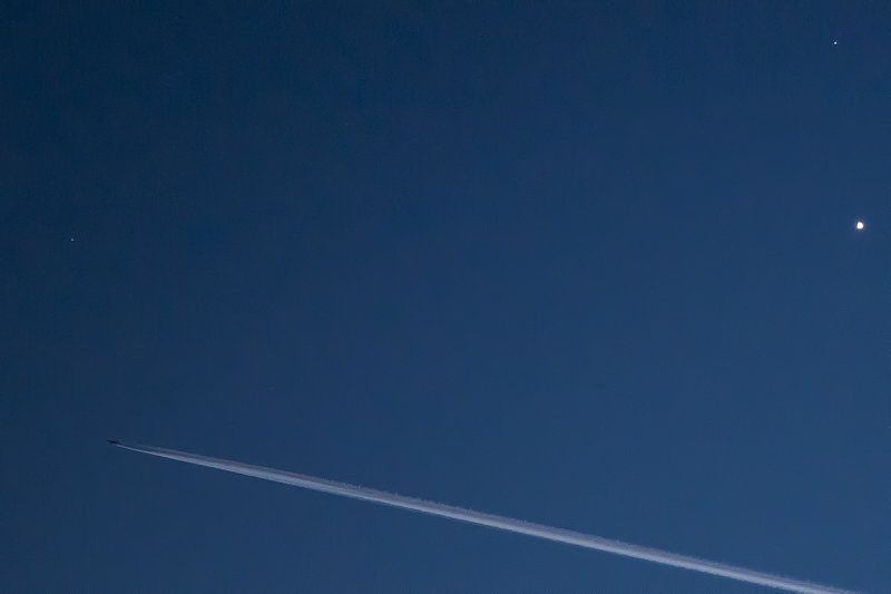 5/6/2020  Cathay Pacific Airbus A350-1041 B-LXE contrail passes Venus and Tau