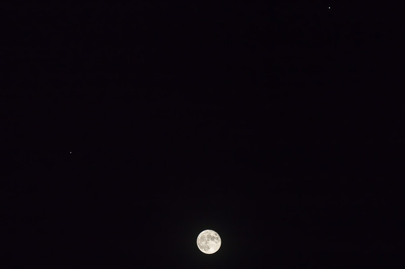 7/5/2020  The Moon with Saturn and Jupiter July 5, 2020