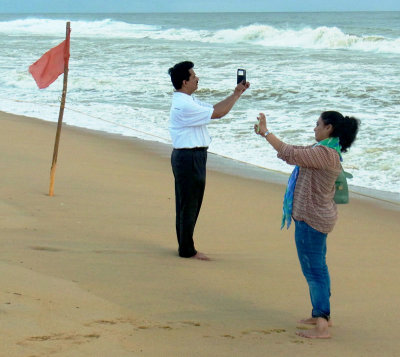 G0257: Selfies on the seashore