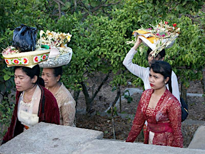 Carrying offerings up to Ulawatu temple