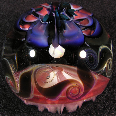 Aki's retti with pulled dots adorns the other side