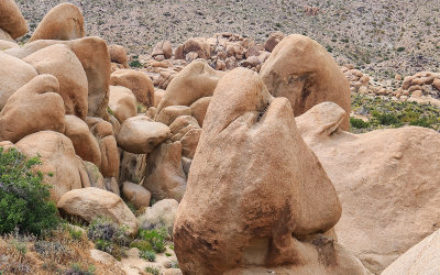 Rock pile jumble near Split Rock in Joshua Tree National Park