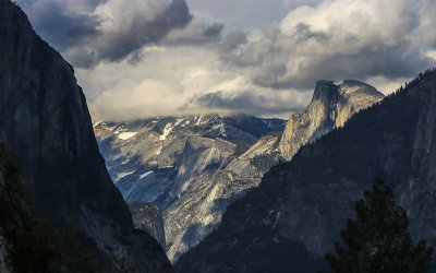 The Yosemite Valley and Half Dome in the clouds from the Tunnel View in Yosemite National Park