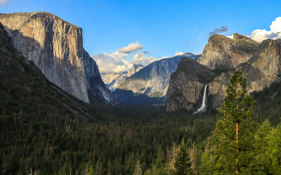 The Tunnel View at the entrance to Yosemite Valley in Yosemite National Park