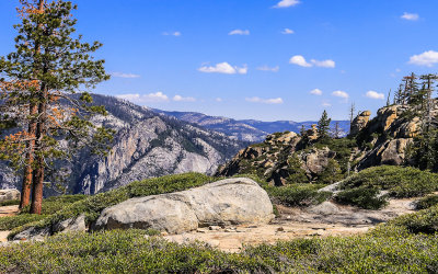 View near Taft Point along the Taft Point Trail in Yosemite National Park