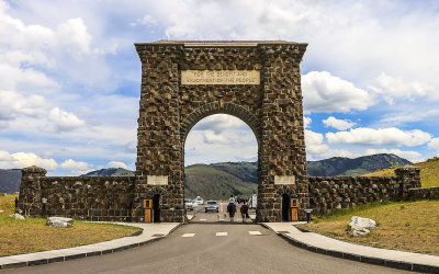 Roosevelt Arch, “For the Benefit and Enjoyment of the People”, in Yellowstone National Park