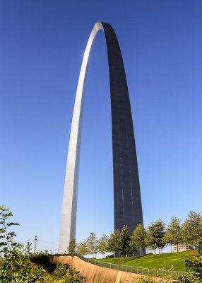 Gateway Arch as seen from along the shore of the Mississippi River in Gateway Arch National Park
