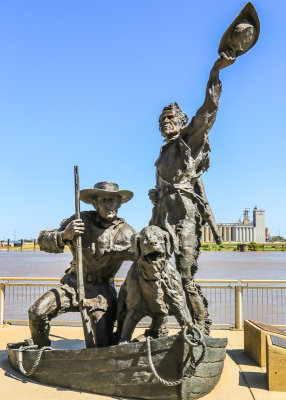 Statue commemorating the ending point of the Lewis and Clark expedition in Gateway Arch National Park