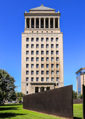 Court building near Cityscape greenspace park in St. Louis