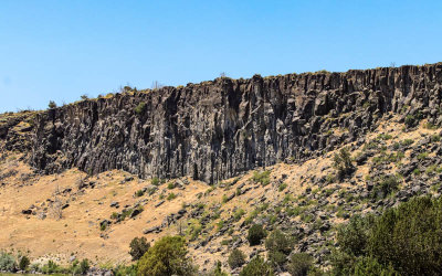 Volcanic cliffs above the Snake River in Massacre Rocks State Park