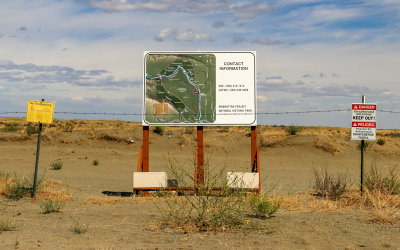 Information board, and warnings in the Hanford Reach Unit MPNHP