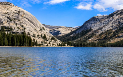 Tenaya Lake with Polly Dome to the left in Yosemite National Park