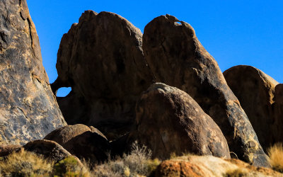The window arch and a second smaller arch in the Alabama Hills National Scenic Area