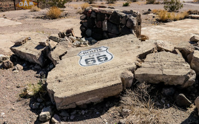 Building ruins along US Route 66