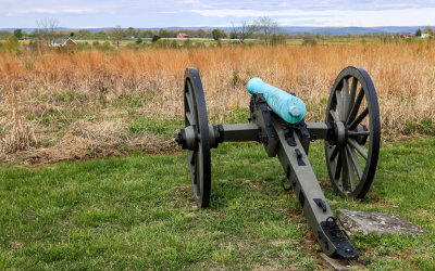 Cannon overlooking a field in Gettysburg NMP