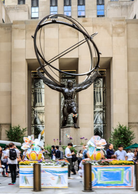 Atlas bronze statue at 30 Rockefeller Center in New York City