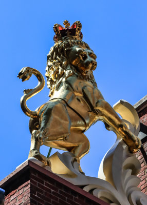 Lion statue on top of the Old State House in Boston NHP