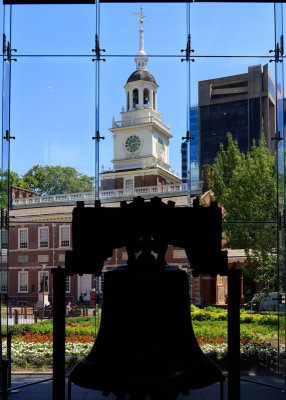 Independence Hall with the Liberty Bell silhouette in the foreground in Independence NHP