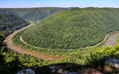 Backus Mountain and Horseshoe Bend along the New River from the Grandview Overlook in New River Gorge National Park