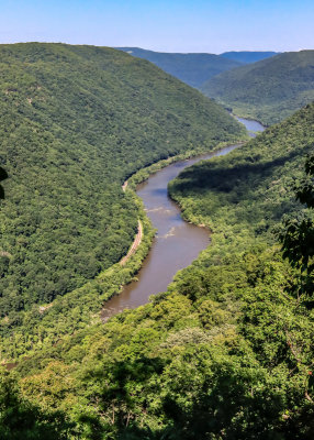 A section from the New River viewed from the Grandview Overlook in New River Gorge National Park