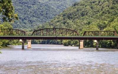 Auto and railway bridges over the New River at the town of Prince in New River Gorge National Park