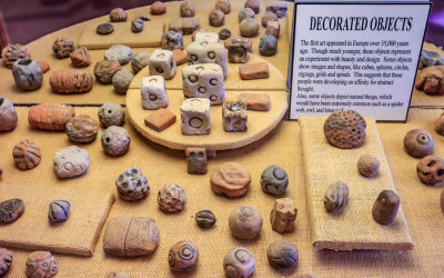 Decorated artifacts found in Poverty Point NM