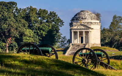 View of the Illinois Monument with cannons in the foreground in Vicksburg NMP