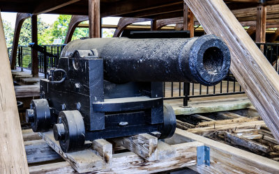 32-pounder Navy smoothbore cannon on the USS Cairo in Vicksburg NMP 