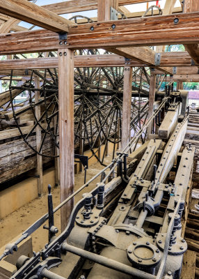 Paddle wheel, oscillating arm and pistons on the USS Cairo in Vicksburg NMP 